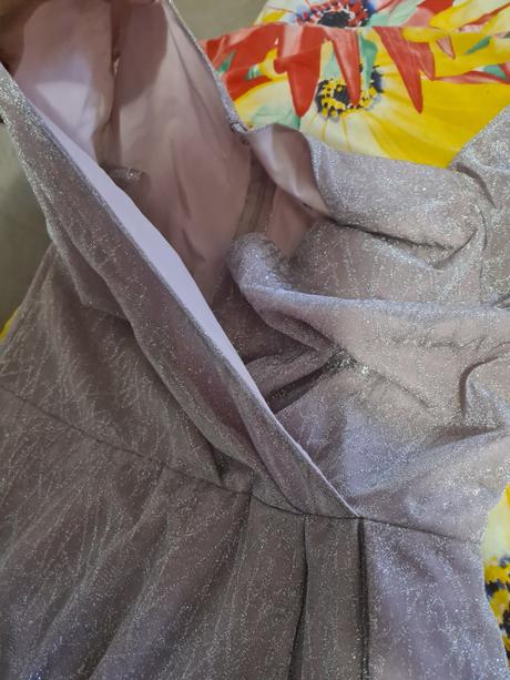 Trblietave spolocenske saty, 46