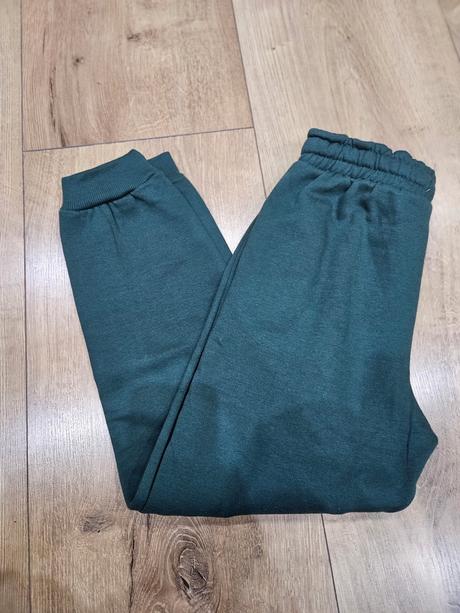 Tepláky 158, sinsay,158