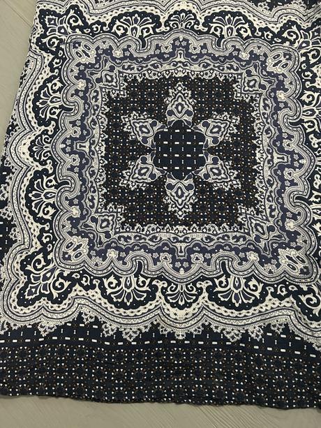 Šaty s potlačou, 38