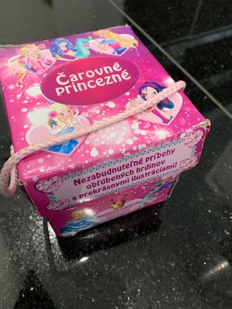 Čarovne princezné v krabičke kniha set leporelá, 