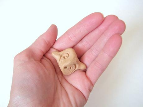 Ručne robená hlinená korálka,