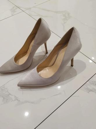 Lodičky na podpätku, 37