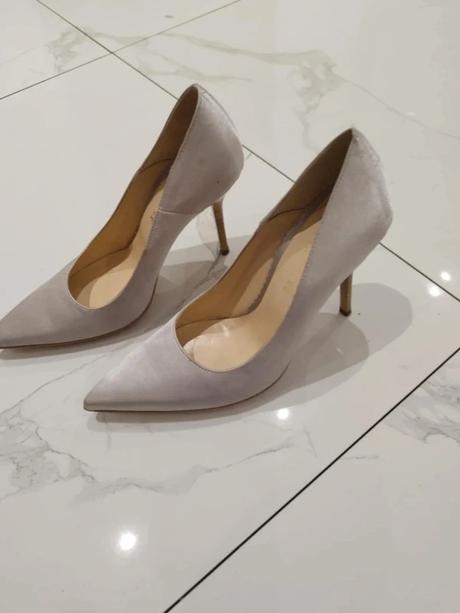 Lodičky na podpätku, 37