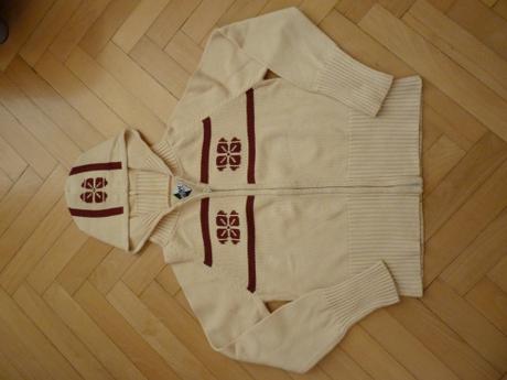 Svetrík s kapuckou, l