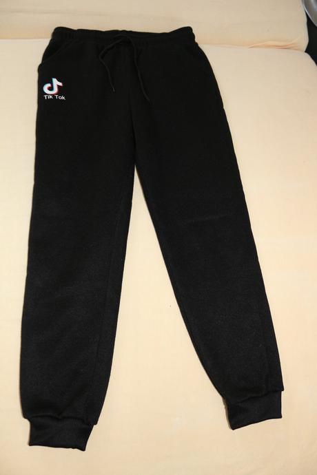 Tepláky tik tok, 146