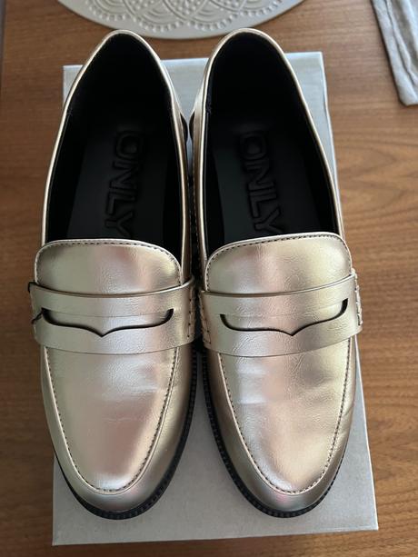 Loaferky, 37