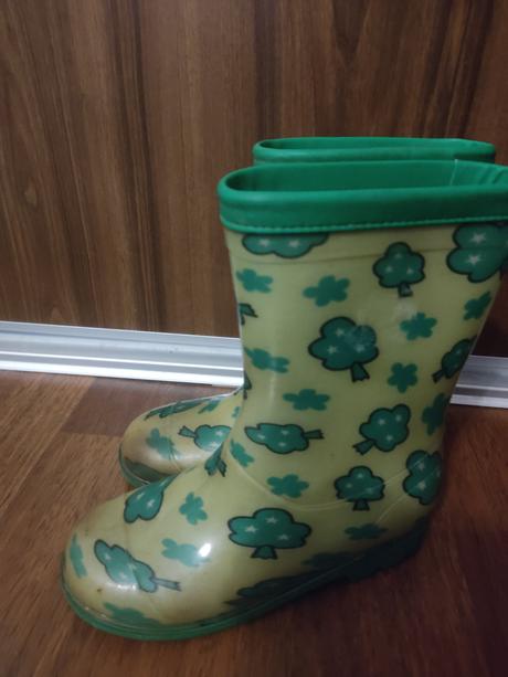 Gumáky so žabkou, 33