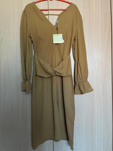 Tehlové šaty s dlhým rukávom, m