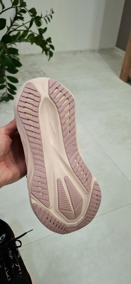 Dámske bežecké tenisky asics novablast 5, asics,37