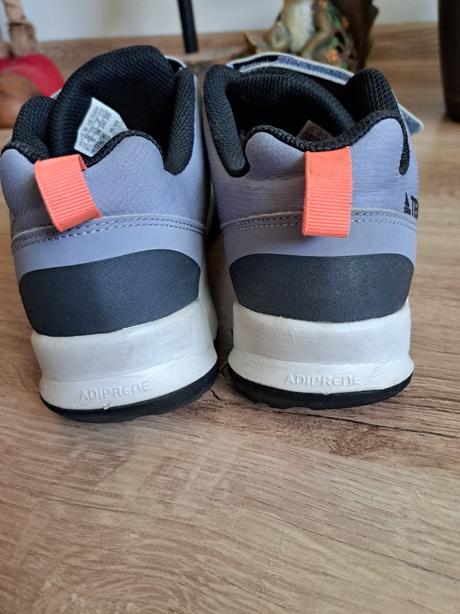 Botasky, adidas,38