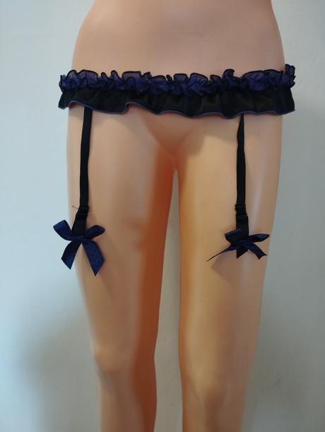 S maslickami podvazkovy pas, secret possessions,m