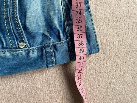 Dievčenské riflové kraťasy., 28