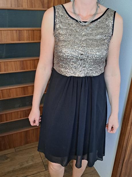 Zlatočierne šaty, m