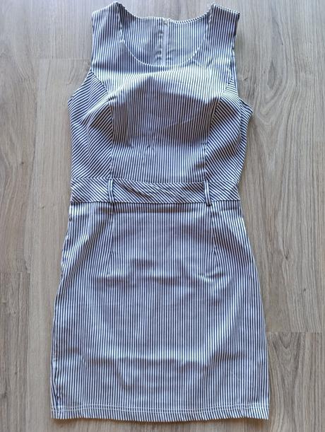 Dámske šaty prúžkované, s