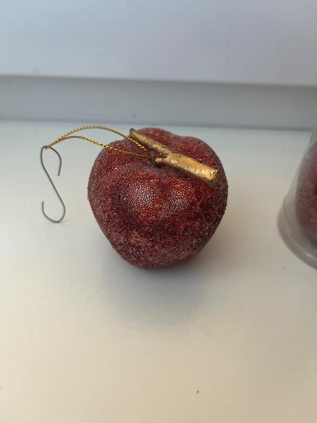 Jablčka na stromcek,