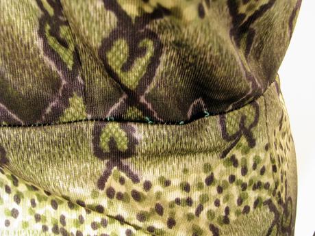 Zelené retro šaty s hadím vzorom, m