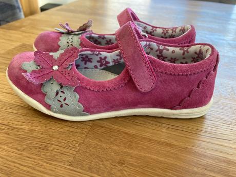 Kozene sandalky s kvietkom, 27