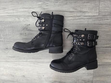 Čižmy s retiazkami, 40