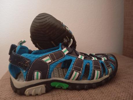 Športové sandale, 33