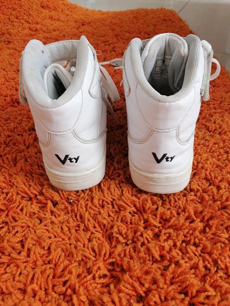 Botasky, deichmann,35