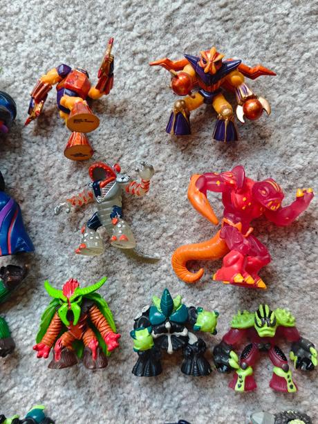 Gormiti 13 figuriek,