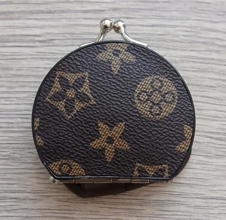 Penazenka so zrkadielkom, 