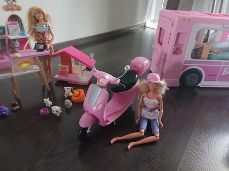 Barbie karavan+sanitka, 