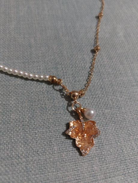 Bizu nahrdelnik s perlickami,