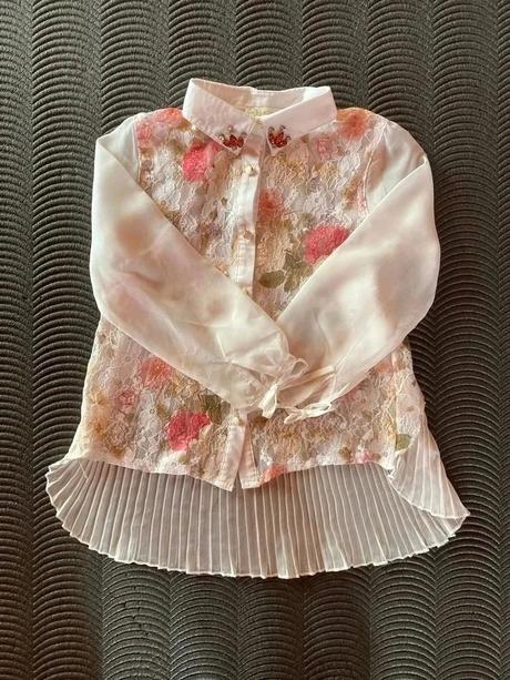 Dievčenská čipkovaná blúzka., 116