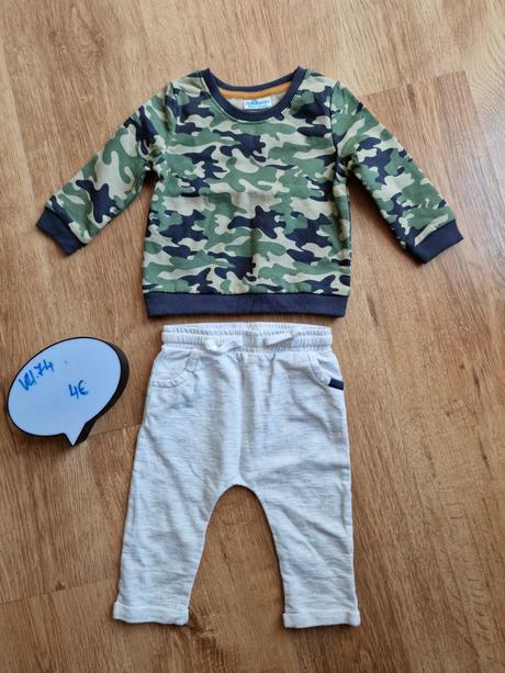 Tepláky a mikinka, 74