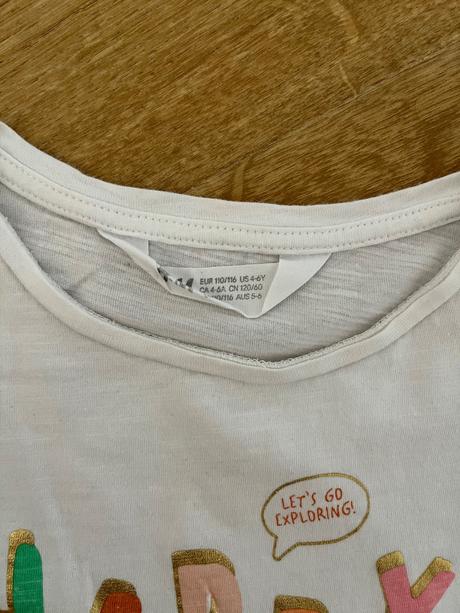 Letne tričko so žiarivým nápisom happy 110/116, h&m,110