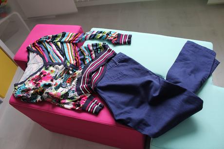 Zaujimave modre elegantno-sportove nohavice, s