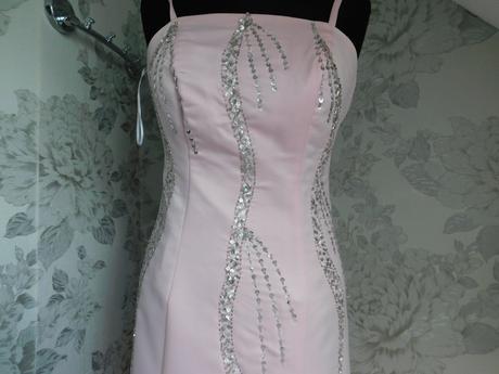 Pekne slavnostne šaty, 36