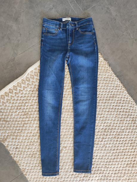 Strečové slim rifle s vysokým pásom, pull&bear,xs