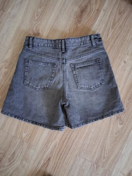 Šedé kraťasy, reserved,38