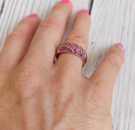Prsteň s ružovými kamienkami, 