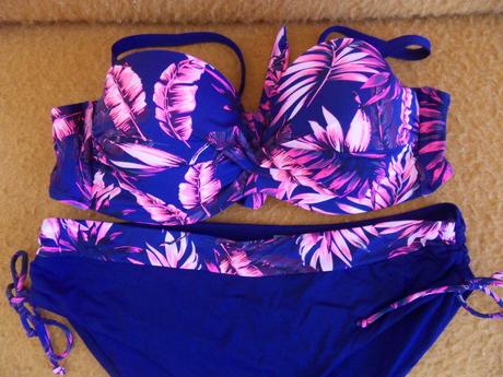 Pekné dvojdielne dámske plavky, 52
