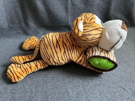 Plyšový ležiaci tiger, 