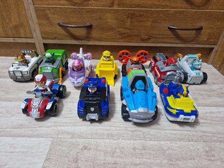 Paw patrol centrála + 11 autíčok,