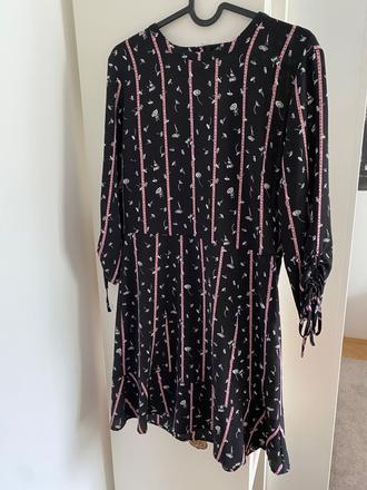 Čierne kvetinové šaty s ružovým vzorom, h&m,m