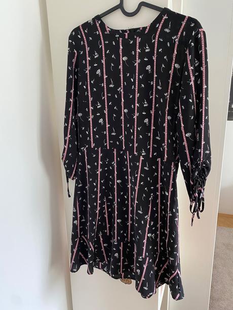 Čierne kvetinové šaty s ružovým vzorom, h&m,m