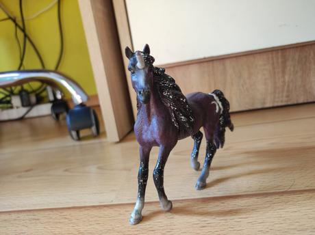 Schleich dark moon žrebec,