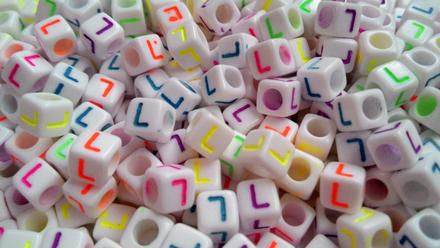 Písmenka neónové l,