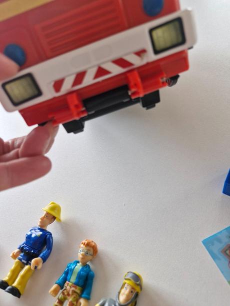 Auto požiarnik sam + figúrky,