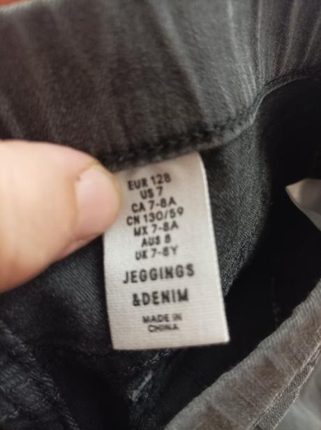 Bezchybné jegginsy, 128