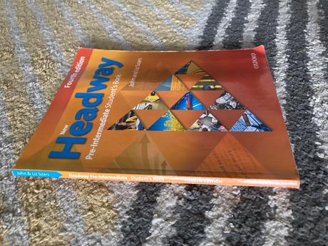 New headway pre-intermediate student's book, 