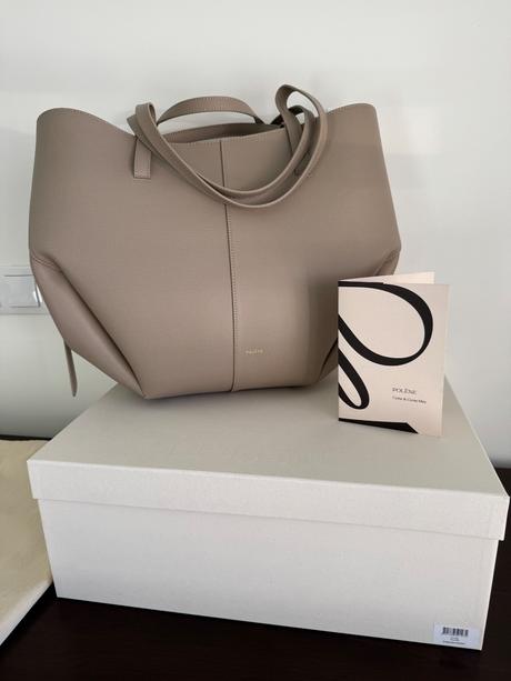 Kabelka poléne cyme,