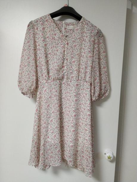 Kvietkované šaty, s