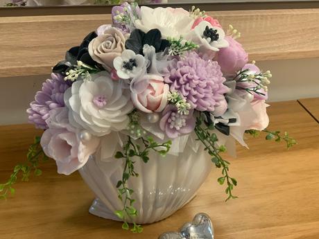 Mydlova kytica v mušli keramika, 