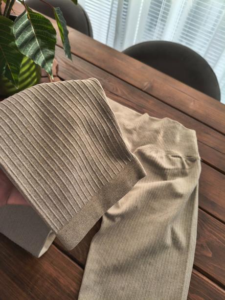 Športové vrúbkované legíny m-l, m